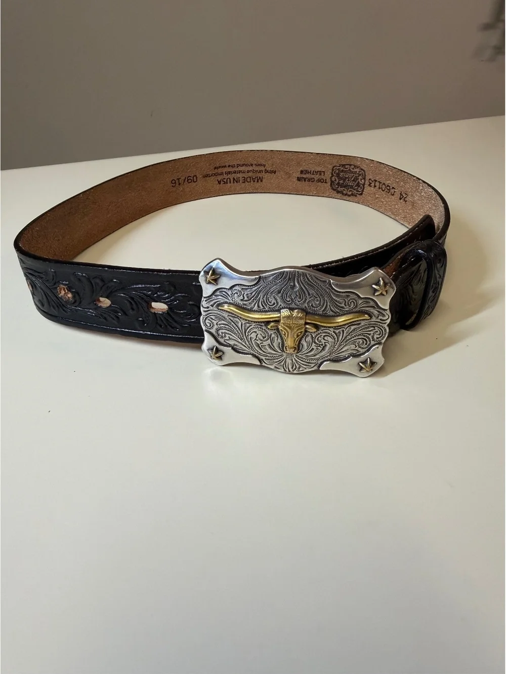 Tony Lama Black Leather Belt with Decorative Longhorn Buckle Boys Size 8